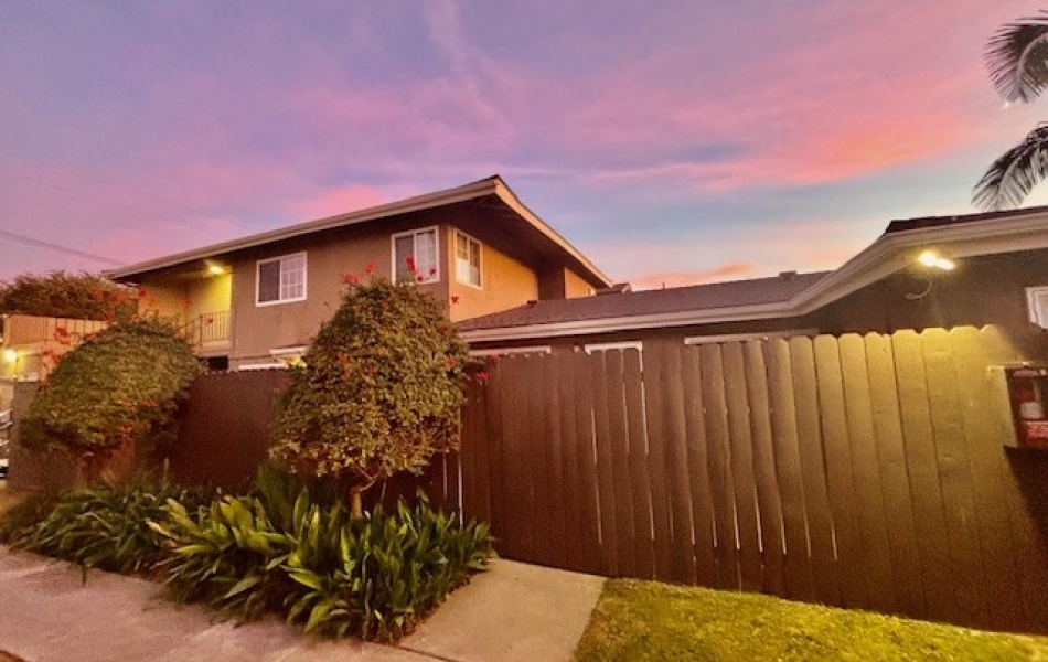 17102 Emerald Lane, Huntington Beach, CA 92647, 3 Bedrooms Bedrooms, ,2 BathroomsBathrooms,Apartment,For Rent, Emerald Lane,1182