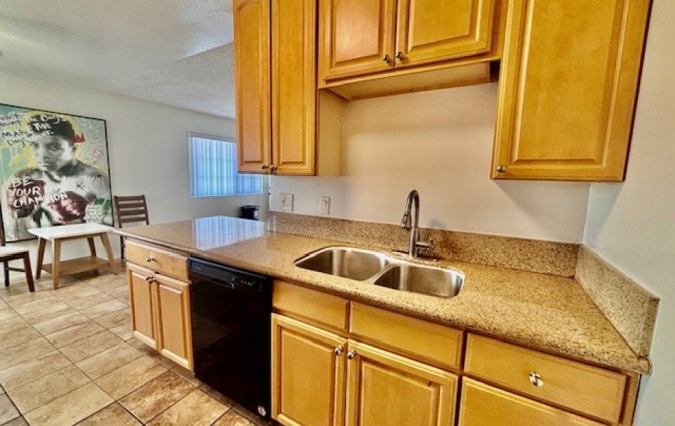 17102 Emerald Lane, Huntington Beach, CA 92647, 3 Bedrooms Bedrooms, ,2 BathroomsBathrooms,Apartment,For Rent, Emerald Lane,1182