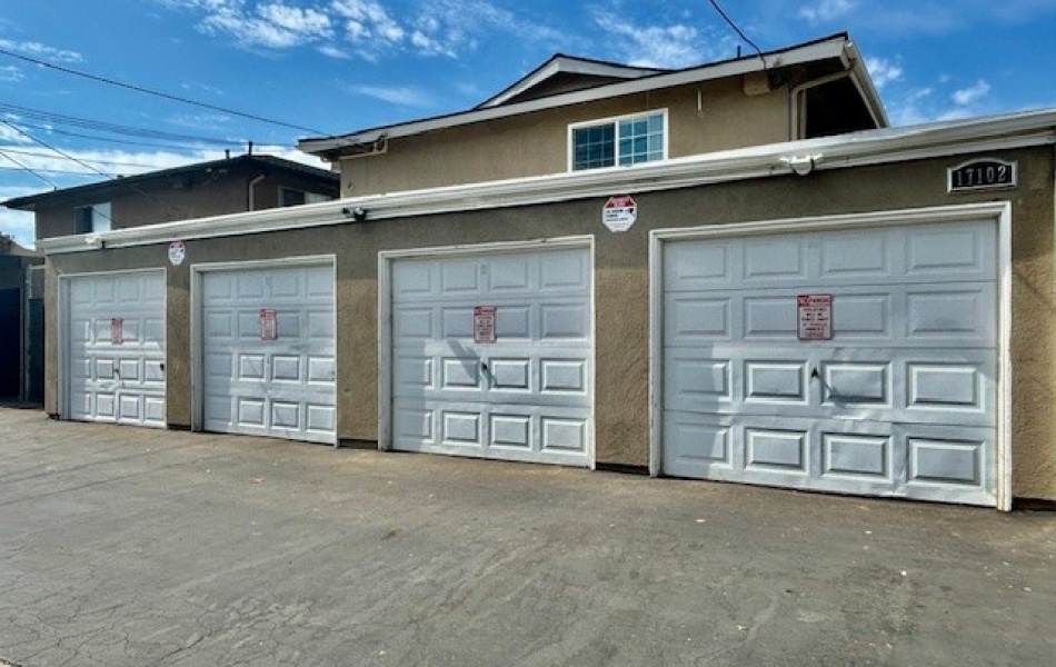 17102 Emerald Lane, Huntington Beach, CA 92647, 3 Bedrooms Bedrooms, ,2 BathroomsBathrooms,Apartment,For Rent, Emerald Lane,1182