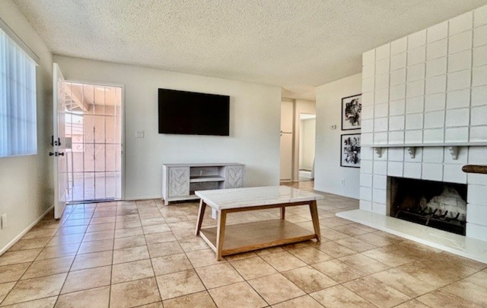 17102 Emerald Lane, Huntington Beach, CA 92647, 3 Bedrooms Bedrooms, ,2 BathroomsBathrooms,Apartment,For Rent, Emerald Lane,1182