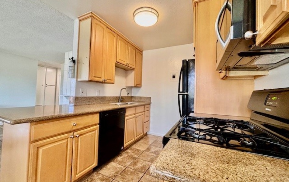 17102 Emerald Lane, Huntington Beach, CA 92647, 3 Bedrooms Bedrooms, ,2 BathroomsBathrooms,Apartment,For Rent, Emerald Lane,1182