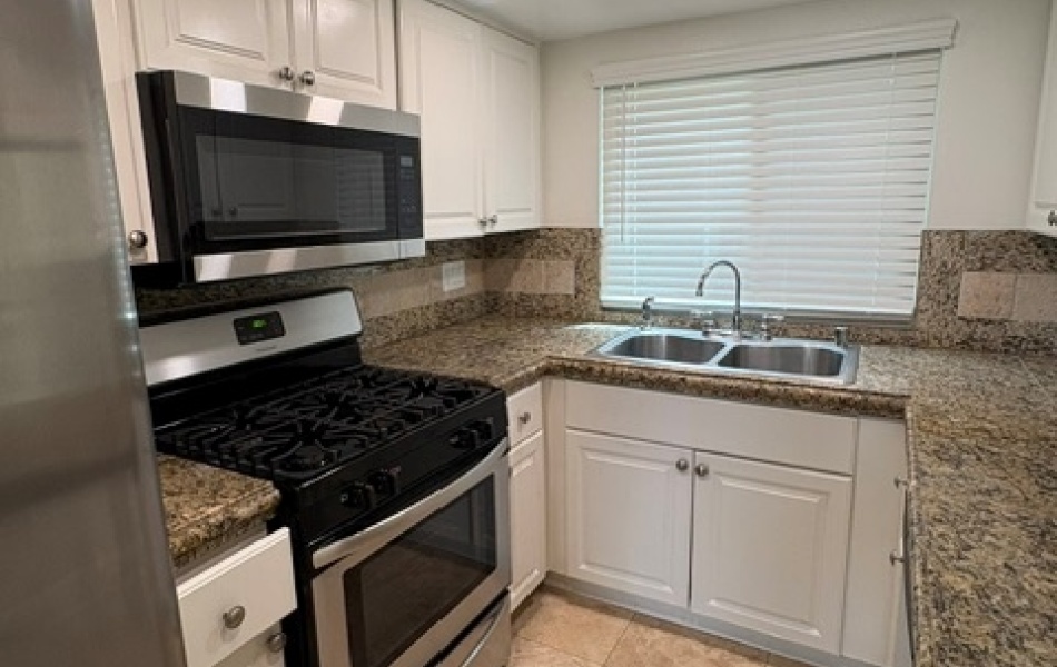 Costa Mesa, CA, 3 Bedrooms,  2.5 Bathrooms Townhouse,For Rent