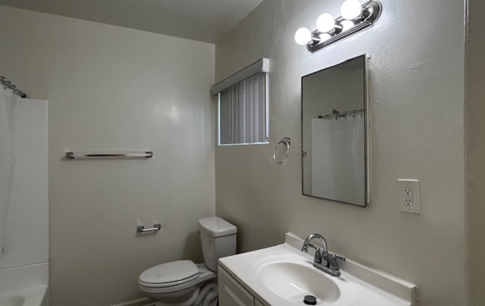 12437 Harris, Lynwood, CA 90262, 1 Bedroom Bedrooms, ,1 BathroomBathrooms,Apartment,For Rent,Harris,1021