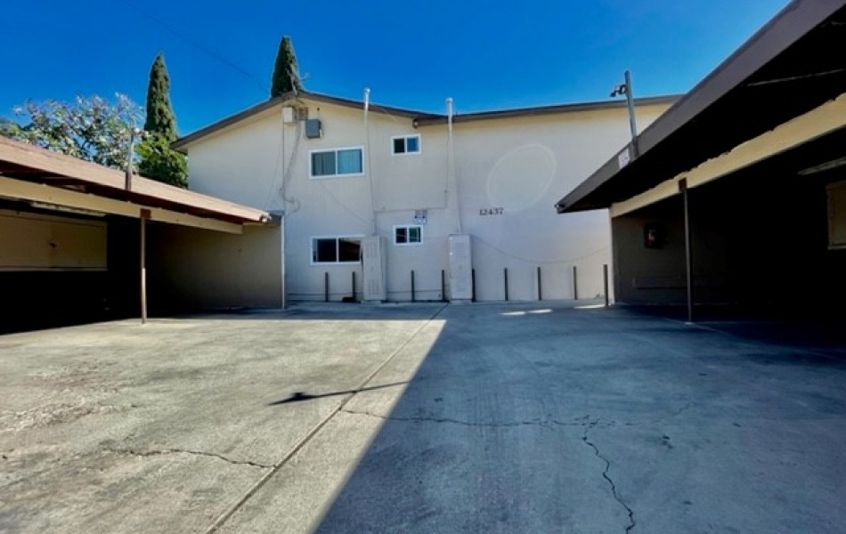 12437 Harris, Lynwood, CA 90262, 1 Bedroom Bedrooms, ,1 BathroomBathrooms,Apartment,For Rent,Harris,1021