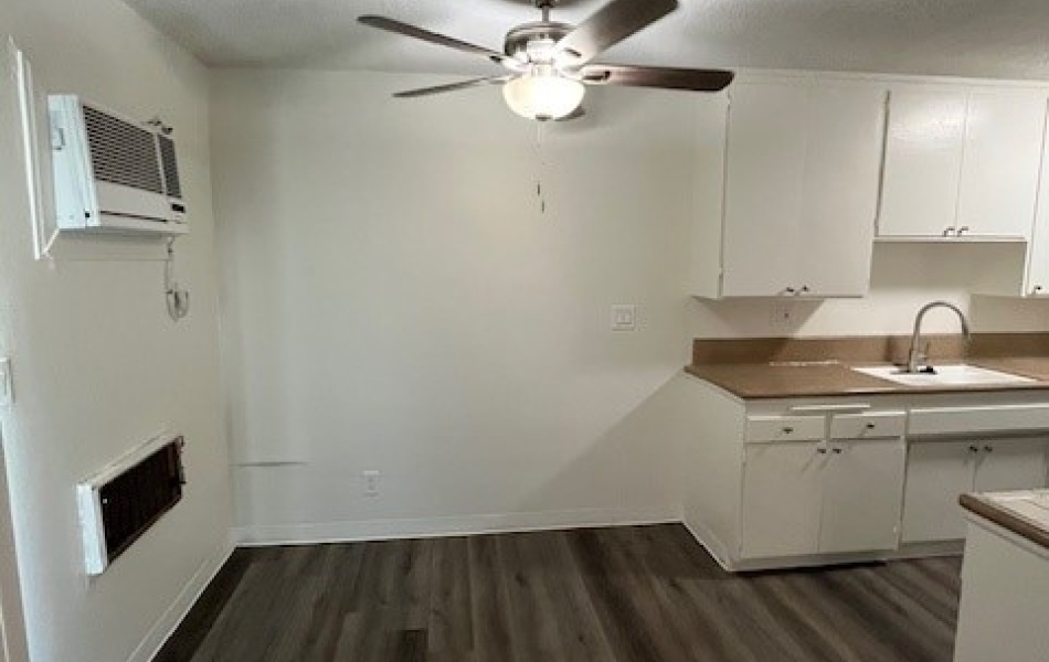 686 East Cottonwood, Palm Springs, CA 92262, 1 Bedroom Bedrooms, ,1 BathroomBathrooms,Apartment,For Rent,East Cottonwood,1001