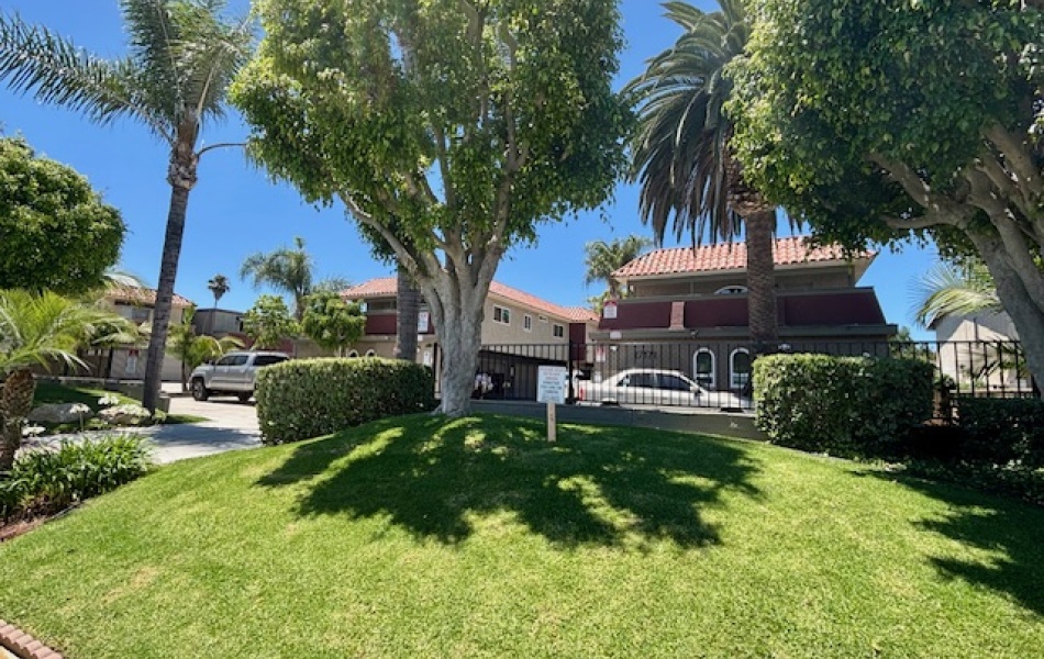 17171 Elm Lane, Huntington Beach, CA 92647, 2 Bedrooms Bedrooms, ,1 BathroomBathrooms,Townhouse,For Rent,17171 Elm Lane,1028