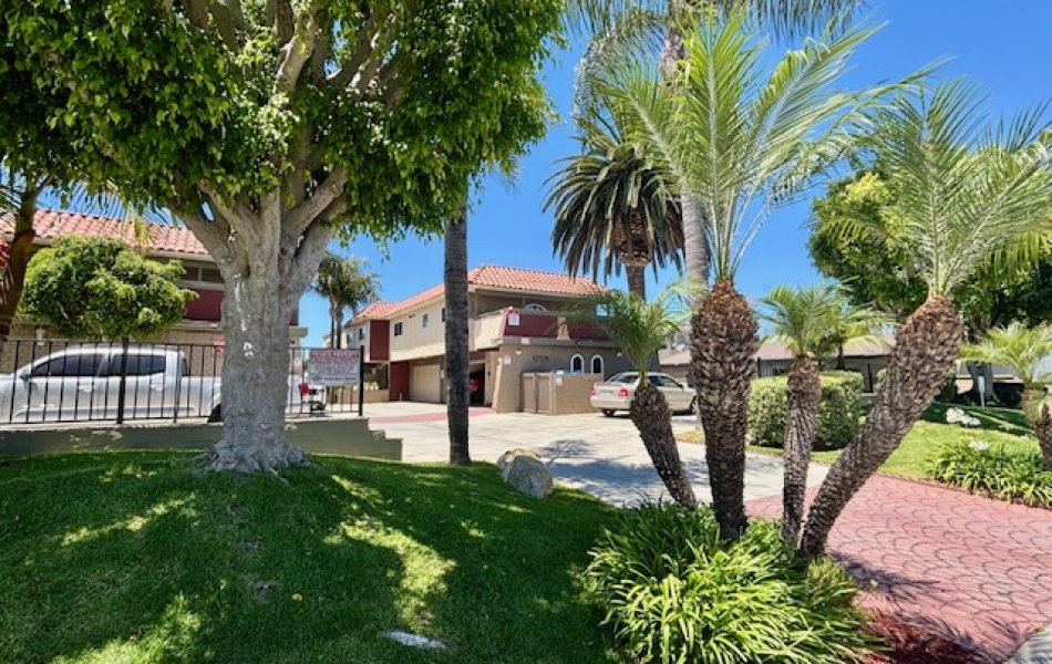 17171 Elm Lane, Huntington Beach, CA 92647, 2 Bedrooms Bedrooms, ,1 BathroomBathrooms,Townhouse,For Rent,17171 Elm Lane,1028