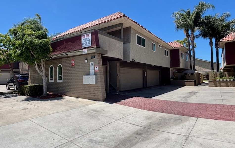 17171 Elm Lane, Huntington Beach, CA 92647, 2 Bedrooms Bedrooms, ,1 BathroomBathrooms,Townhouse,For Rent,17171 Elm Lane,1028