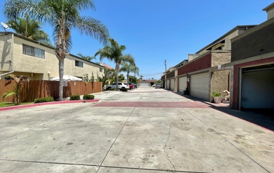 17171 Elm Lane, Huntington Beach, CA 92647, 2 Bedrooms Bedrooms, ,1 BathroomBathrooms,Townhouse,For Rent,17171 Elm Lane,1028