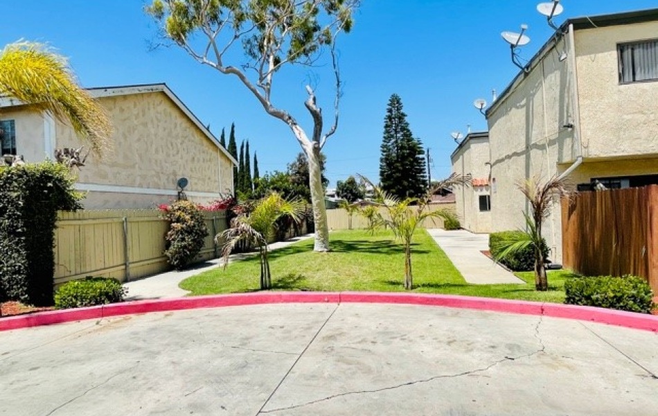 17171 Elm Lane, Huntington Beach, CA 92647, 2 Bedrooms Bedrooms, ,1 BathroomBathrooms,Townhouse,For Rent,17171 Elm Lane,1028