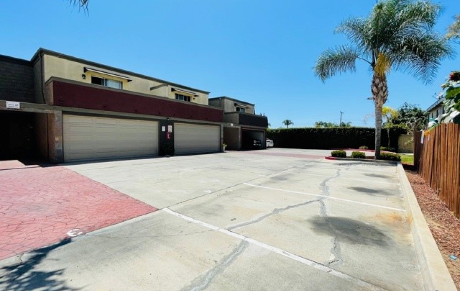 17171 Elm Lane, Huntington Beach, CA 92647, 2 Bedrooms Bedrooms, ,1 BathroomBathrooms,Townhouse,For Rent,17171 Elm Lane,1028