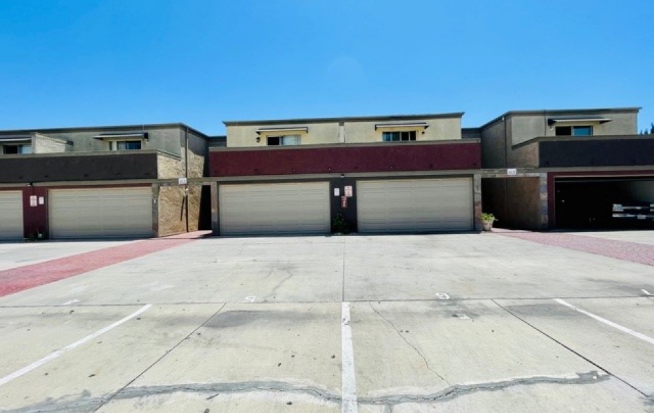 17171 Elm Lane, Huntington Beach, CA 92647, 2 Bedrooms Bedrooms, ,1 BathroomBathrooms,Townhouse,For Rent,17171 Elm Lane,1028