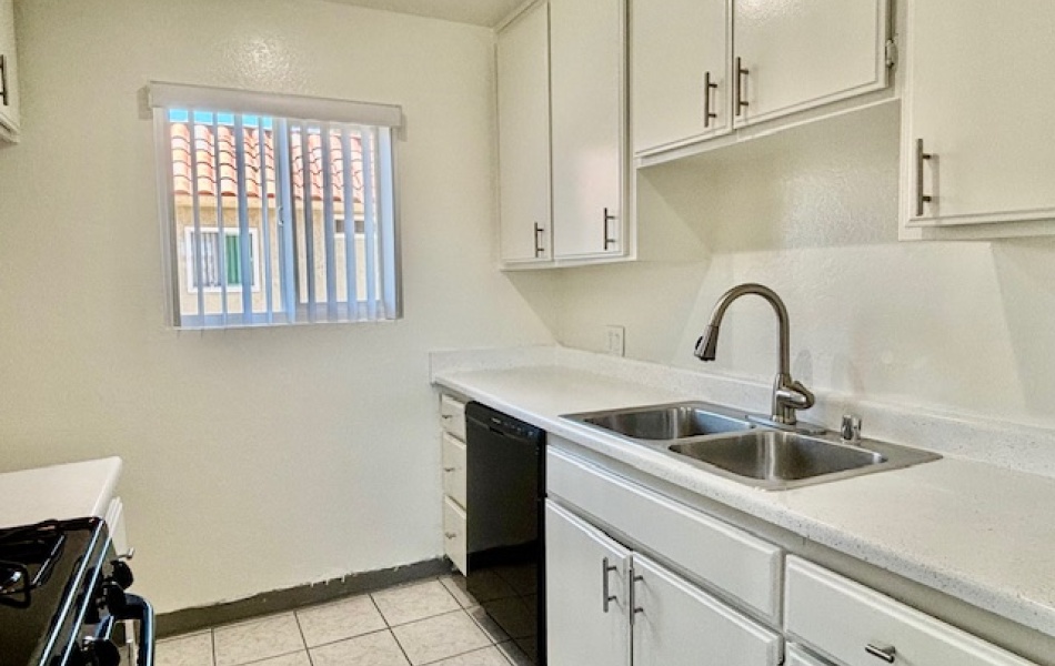 17171 Elm Lane, Huntington Beach, CA 92647, 2 Bedrooms Bedrooms, ,1 BathroomBathrooms,Townhouse,For Rent,17171 Elm Lane,1028