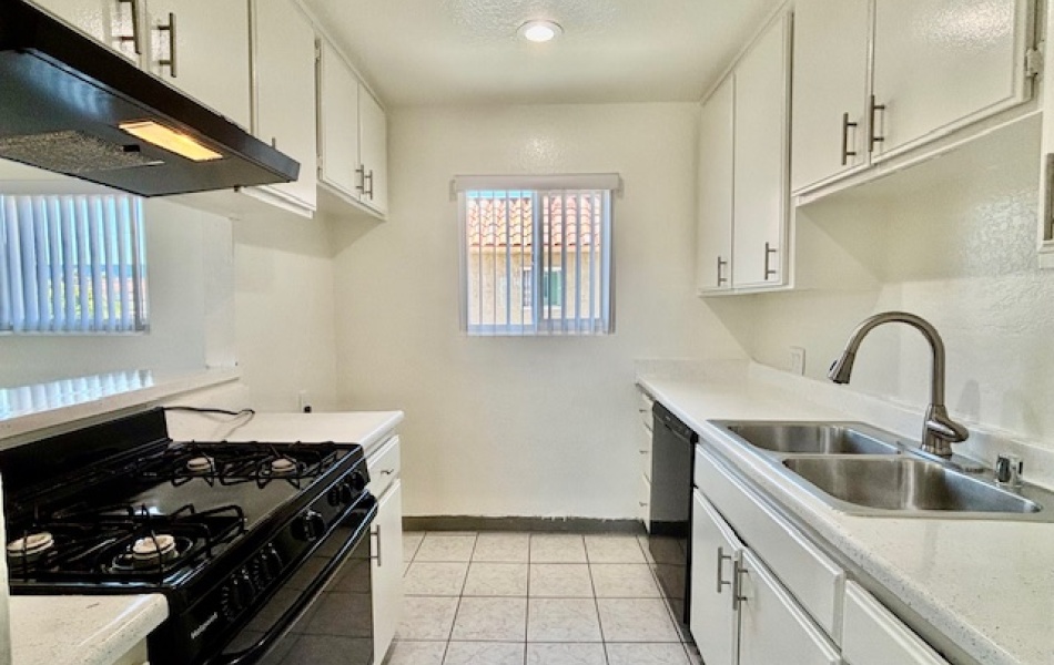 17171 Elm Lane, Huntington Beach, CA 92647, 2 Bedrooms Bedrooms, ,1 BathroomBathrooms,Townhouse,For Rent,17171 Elm Lane,1028
