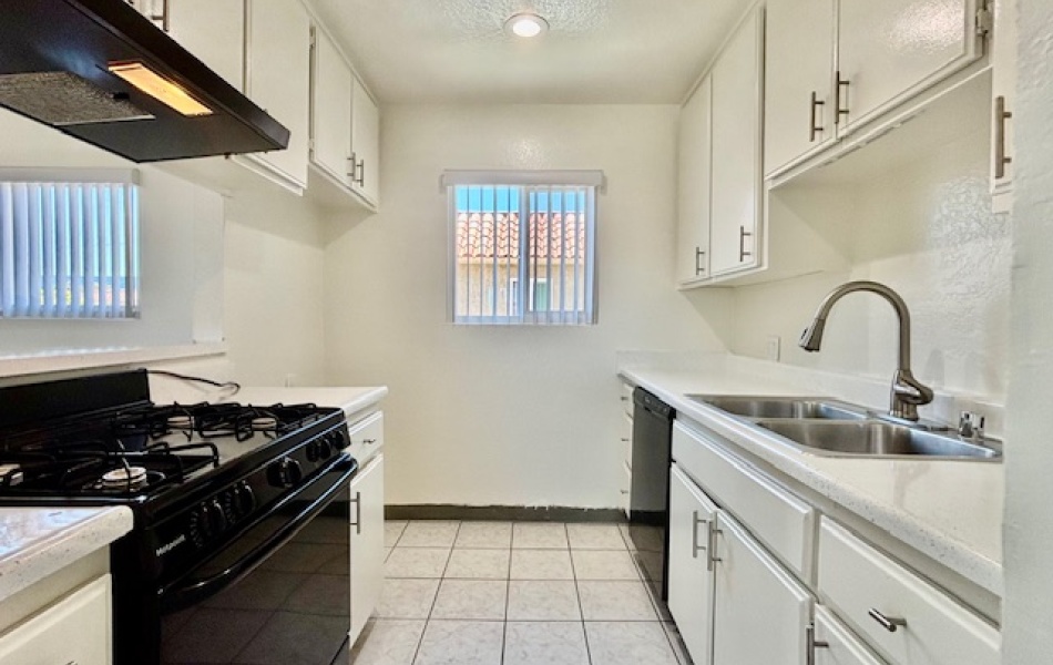 17171 Elm Lane, Huntington Beach, CA 92647, 2 Bedrooms Bedrooms, ,1 BathroomBathrooms,Townhouse,For Rent,17171 Elm Lane,1028