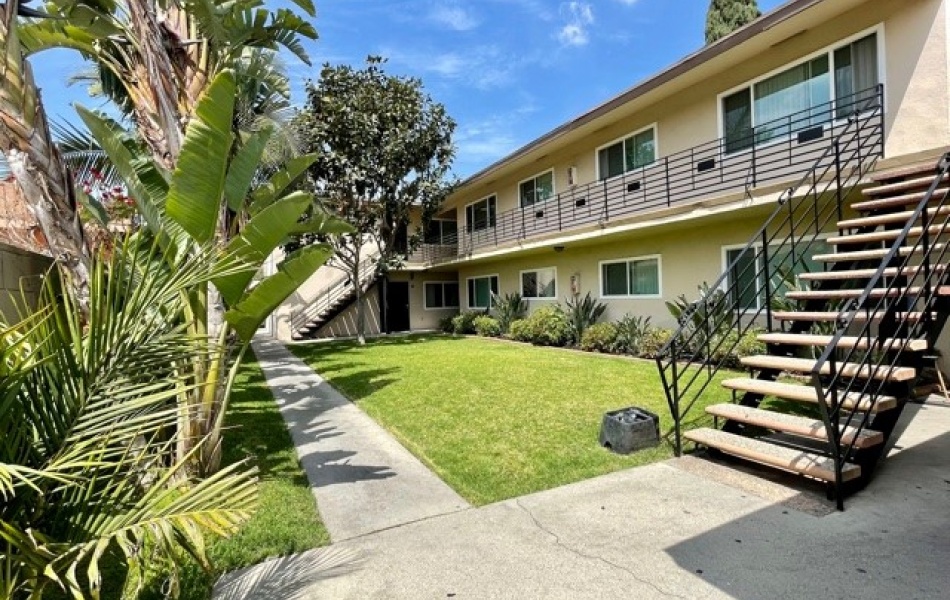 12425 Harris Avenue, Lynwood, CA 90262, 1 Bedroom Bedrooms, ,1 BathroomBathrooms,Apartment,For Rent,Harris Avenue,1032