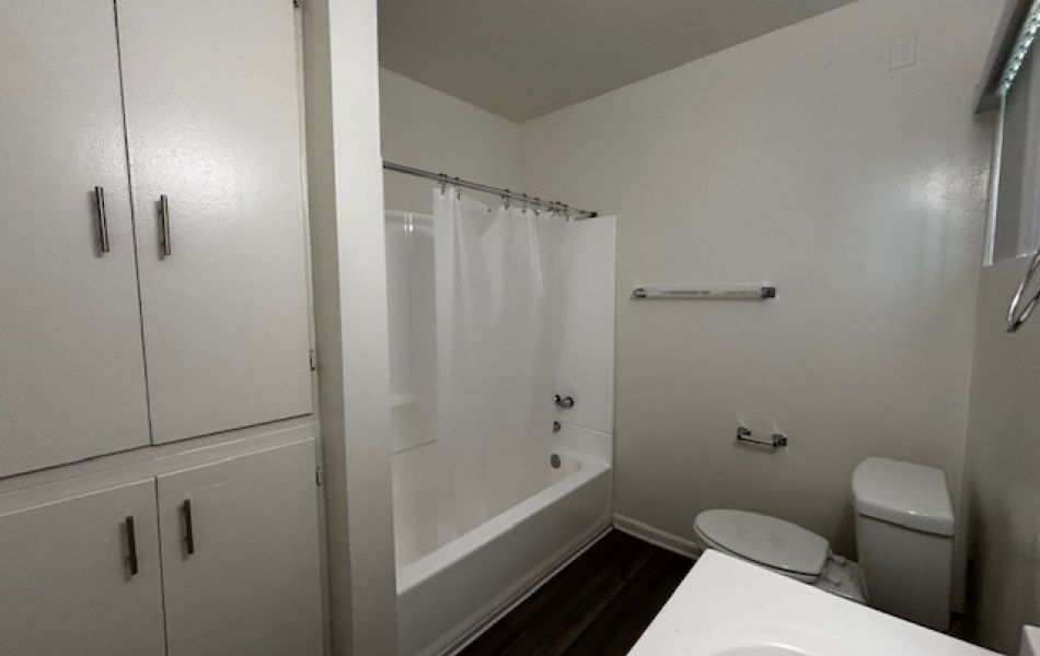 12425 Harris Avenue, Lynwood, CA 90262, 1 Bedroom Bedrooms, ,1 BathroomBathrooms,Apartment,For Rent,Harris Avenue,1032