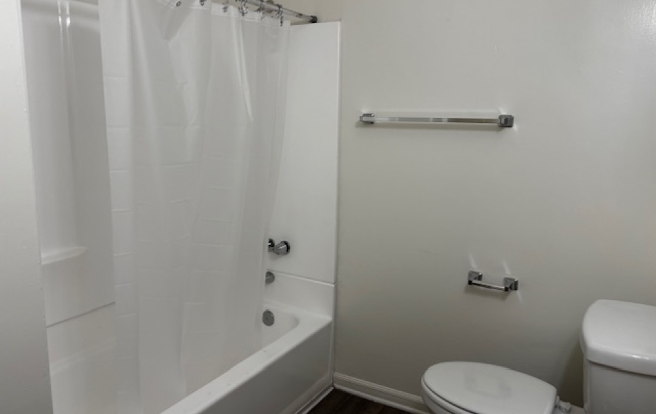 12425 Harris Avenue, Lynwood, CA 90262, 1 Bedroom Bedrooms, ,1 BathroomBathrooms,Apartment,For Rent,Harris Avenue,1032