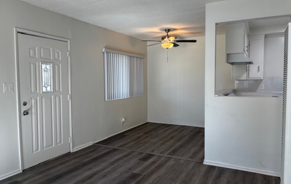 12425 Harris Avenue, Lynwood, CA 90262, 1 Bedroom Bedrooms, ,1 BathroomBathrooms,Apartment,For Rent,Harris Avenue,1032