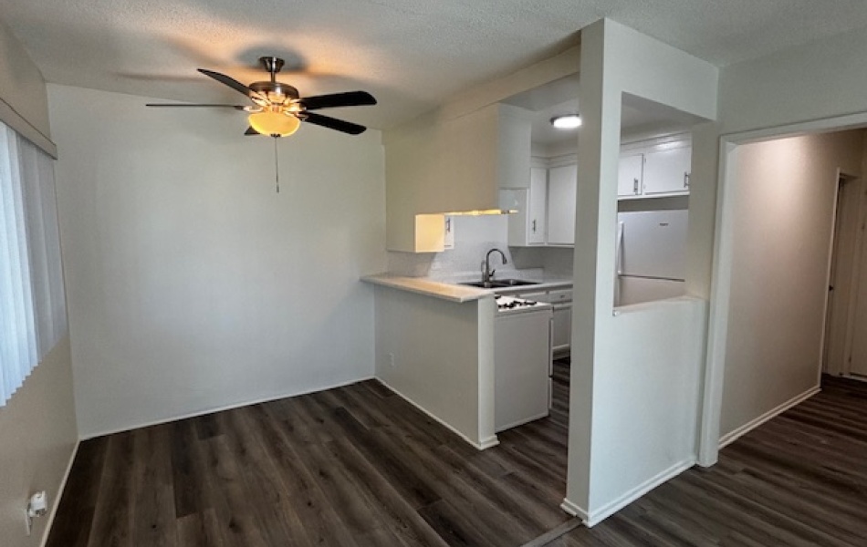 12425 Harris Avenue, Lynwood, CA 90262, 1 Bedroom Bedrooms, ,1 BathroomBathrooms,Apartment,For Rent,Harris Avenue,1032