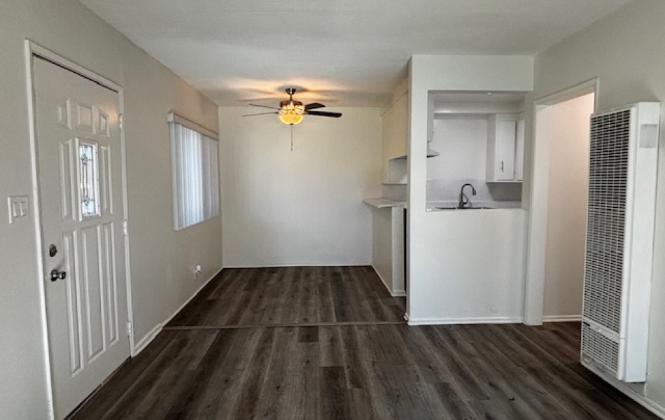 12425 Harris Avenue, Lynwood, CA 90262, 1 Bedroom Bedrooms, ,1 BathroomBathrooms,Apartment,For Rent,Harris Avenue,1032
