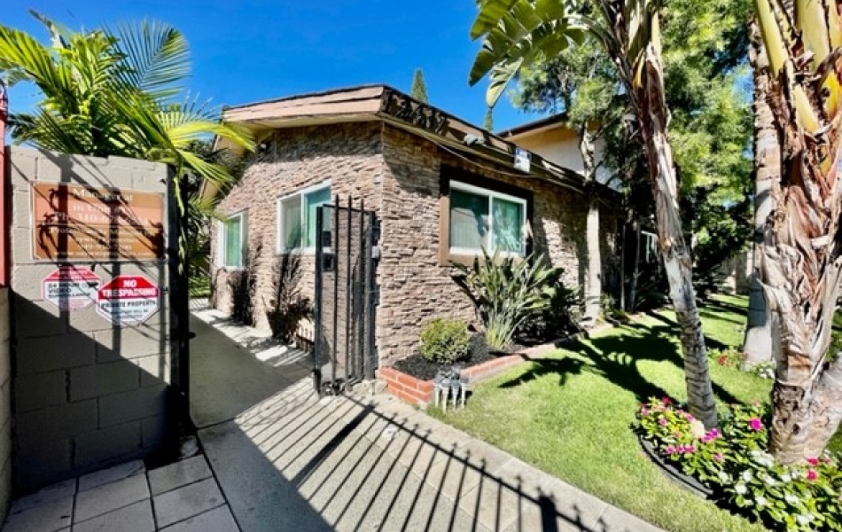 12425 Harris Avenue, Lynwood, CA 90262, 1 Bedroom Bedrooms, ,1 BathroomBathrooms,Apartment,For Rent,Harris Avenue,1032