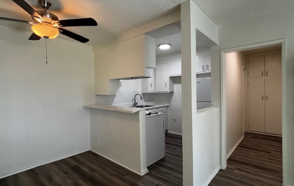 12425 Harris Avenue, Lynwood, CA 90262, 1 Bedroom Bedrooms, ,1 BathroomBathrooms,Apartment,For Rent,Harris Avenue,1032