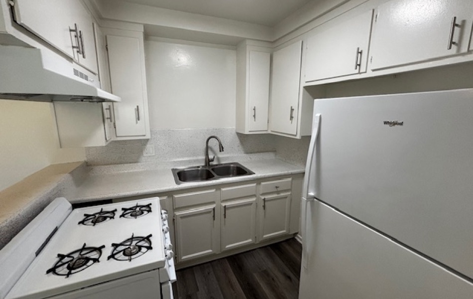 12425 Harris Avenue, Lynwood, CA 90262, 1 Bedroom Bedrooms, ,1 BathroomBathrooms,Apartment,For Rent,Harris Avenue,1032