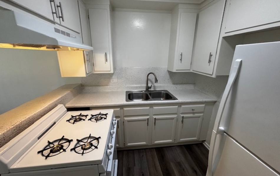 12425 Harris Avenue, Lynwood, CA 90262, 1 Bedroom Bedrooms, ,1 BathroomBathrooms,Apartment,For Rent,Harris Avenue,1032
