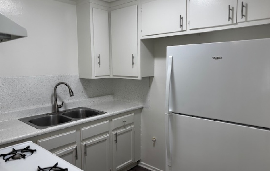 12425 Harris Avenue, Lynwood, CA 90262, 1 Bedroom Bedrooms, ,1 BathroomBathrooms,Apartment,For Rent,Harris Avenue,1032