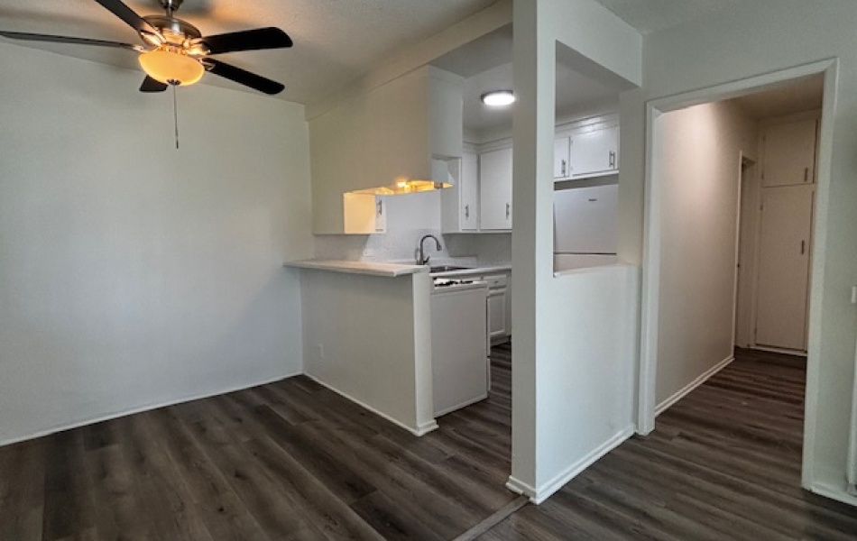 12425 Harris Avenue, Lynwood, CA 90262, 1 Bedroom Bedrooms, ,1 BathroomBathrooms,Apartment,For Rent,Harris Avenue,1032