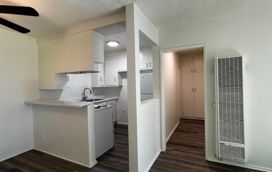 12425 Harris Avenue, Lynwood, CA 90262, 1 Bedroom Bedrooms, ,1 BathroomBathrooms,Apartment,For Rent,Harris Avenue,1032