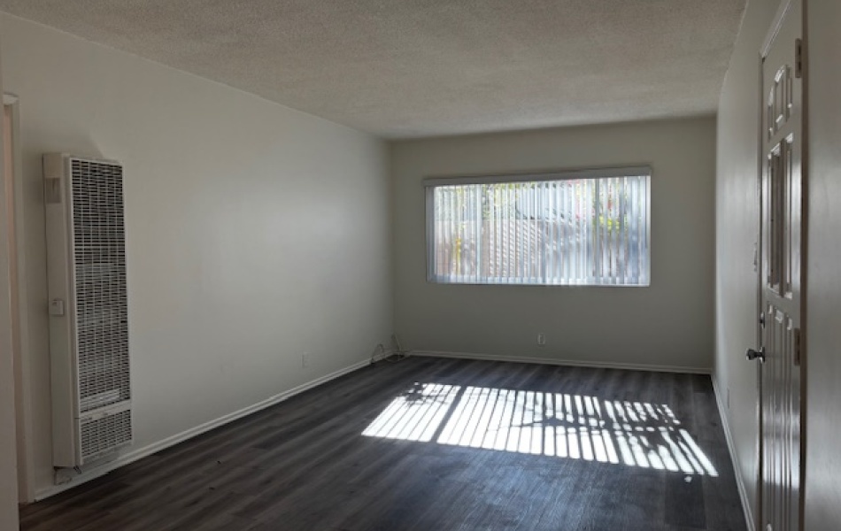 12425 Harris Avenue, Lynwood, CA 90262, 1 Bedroom Bedrooms, ,1 BathroomBathrooms,Apartment,For Rent,Harris Avenue,1032