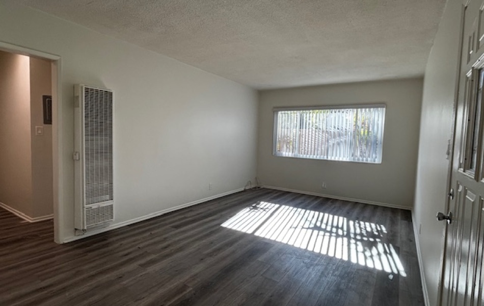12425 Harris Avenue, Lynwood, CA 90262, 1 Bedroom Bedrooms, ,1 BathroomBathrooms,Apartment,For Rent,Harris Avenue,1032