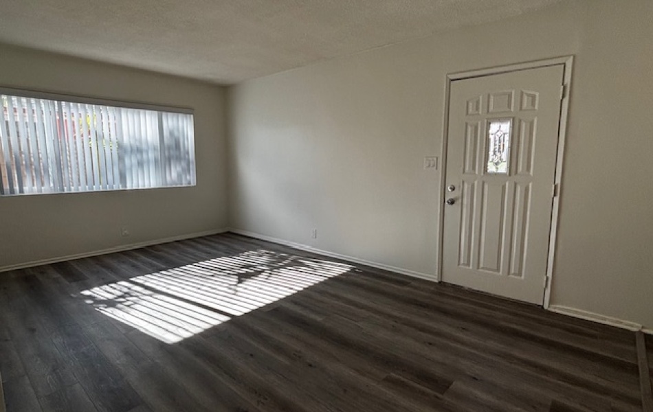 12425 Harris Avenue, Lynwood, CA 90262, 1 Bedroom Bedrooms, ,1 BathroomBathrooms,Apartment,For Rent,Harris Avenue,1032