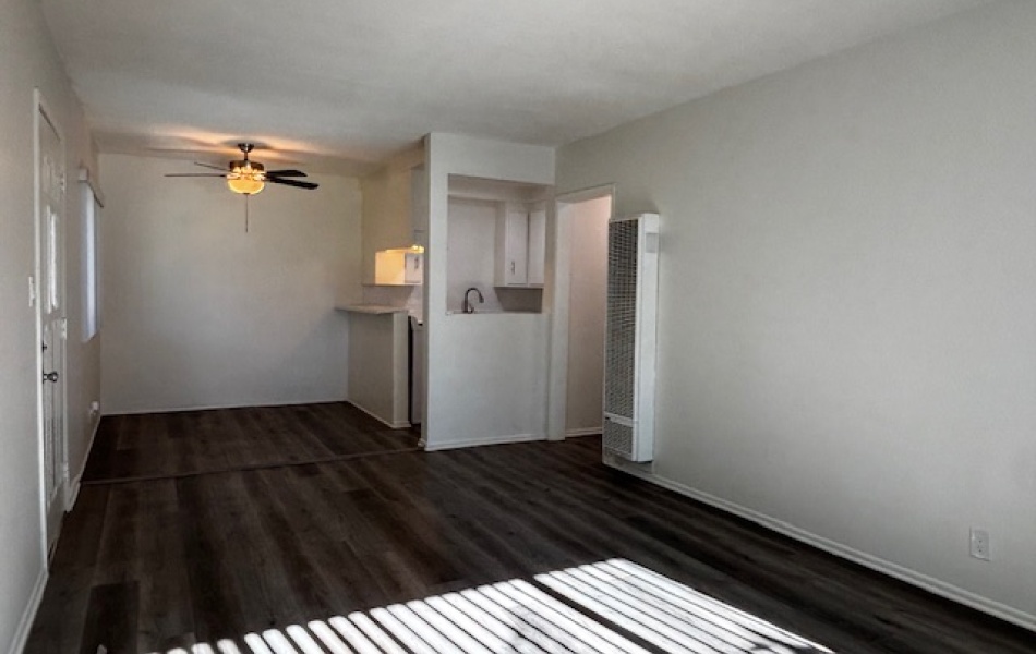 12425 Harris Avenue, Lynwood, CA 90262, 1 Bedroom Bedrooms, ,1 BathroomBathrooms,Apartment,For Rent,Harris Avenue,1032