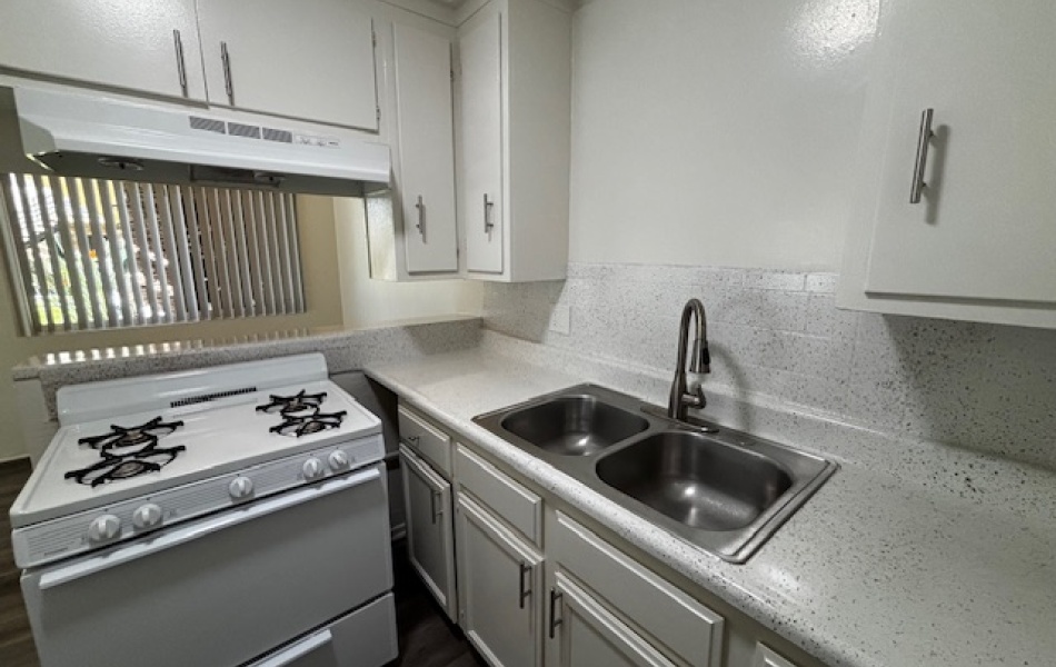 12425 Harris Avenue, Lynwood, CA 90262, 1 Bedroom Bedrooms, ,1 BathroomBathrooms,Apartment,For Rent,Harris Avenue,1032