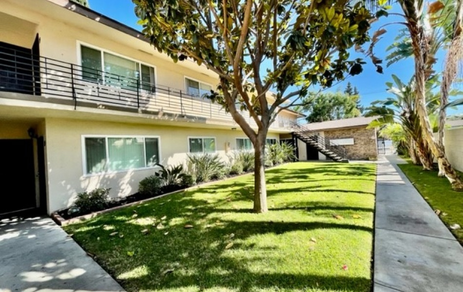 12425 Harris Avenue, Lynwood, CA 90262, 1 Bedroom Bedrooms, ,1 BathroomBathrooms,Apartment,For Rent,Harris Avenue,1032