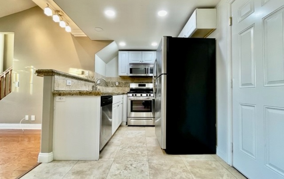 1798 Pomona, Costa Mesa, CA 92627, 2 Bedrooms Bedrooms, ,1 BathroomBathrooms,Condominium,For Rent,Pomona,1033