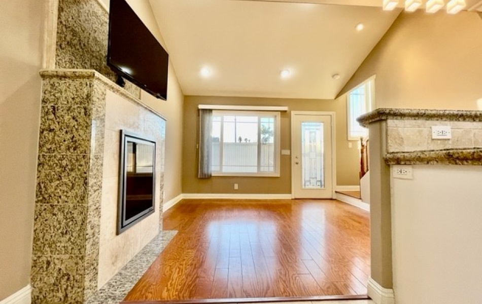 1798 Pomona, Costa Mesa, CA 92627, 2 Bedrooms Bedrooms, ,1 BathroomBathrooms,Condominium,For Rent,Pomona,1033