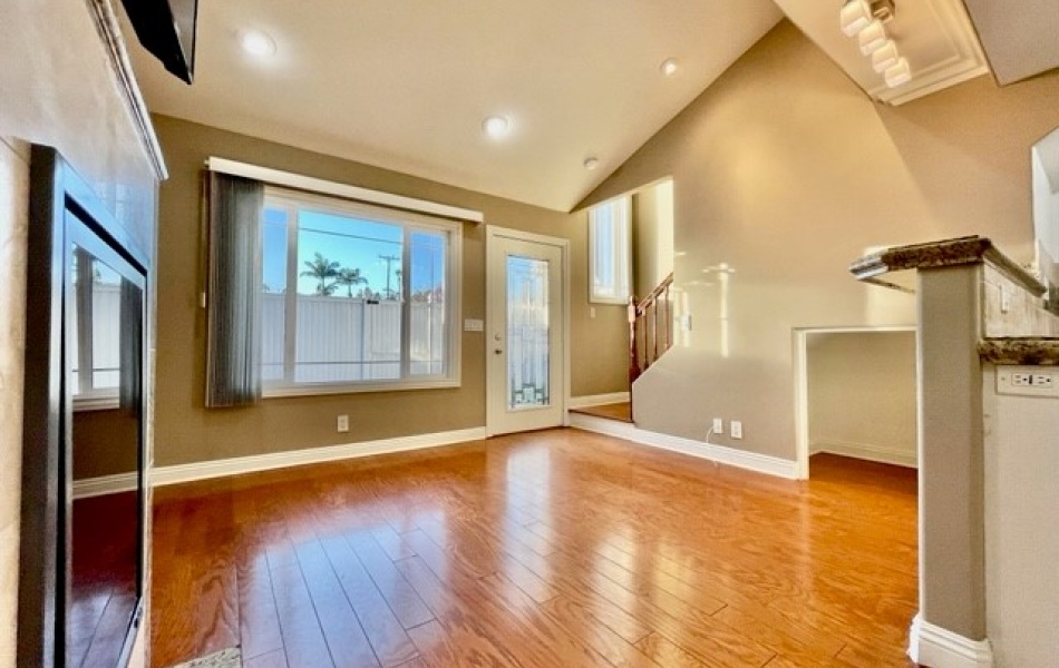 1798 Pomona, Costa Mesa, CA 92627, 2 Bedrooms Bedrooms, ,1 BathroomBathrooms,Condominium,For Rent,Pomona,1033