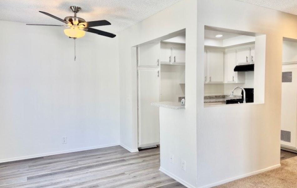 15582 Williams, Tustin, CA 92780, 2 Bedrooms Bedrooms, ,2 BathroomsBathrooms,Townhouse,For Rent,Williams,1035