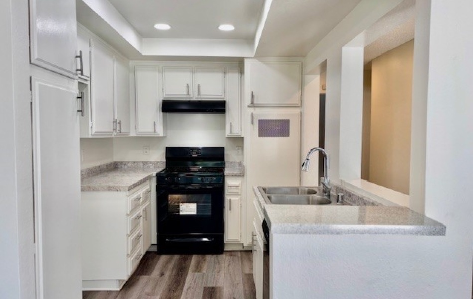 15582 Williams, Tustin, CA 92780, 2 Bedrooms Bedrooms, ,2 BathroomsBathrooms,Townhouse,For Rent,Williams,1035