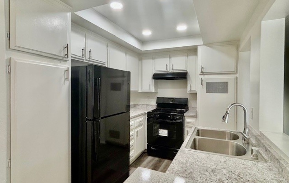 15582 Williams, Tustin, CA 92780, 2 Bedrooms Bedrooms, ,2 BathroomsBathrooms,Townhouse,For Rent,Williams,1035