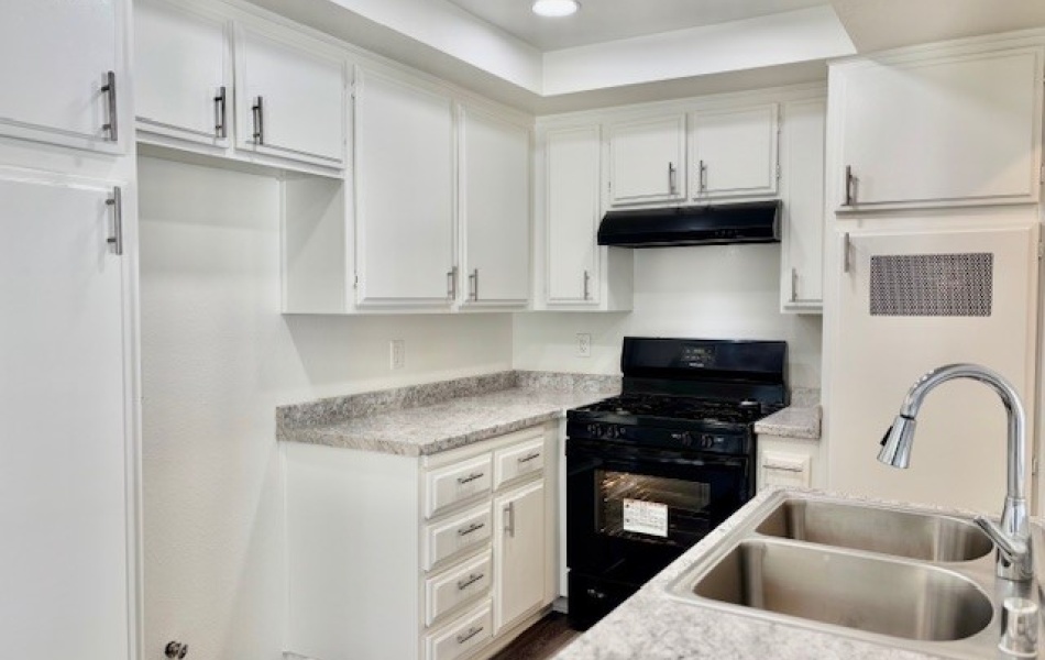 15582 Williams, Tustin, CA 92780, 2 Bedrooms Bedrooms, ,2 BathroomsBathrooms,Townhouse,For Rent,Williams,1035