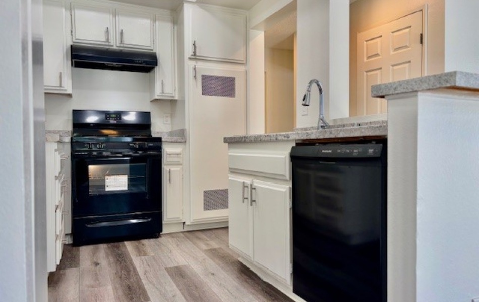 15582 Williams, Tustin, CA 92780, 2 Bedrooms Bedrooms, ,2 BathroomsBathrooms,Townhouse,For Rent,Williams,1035