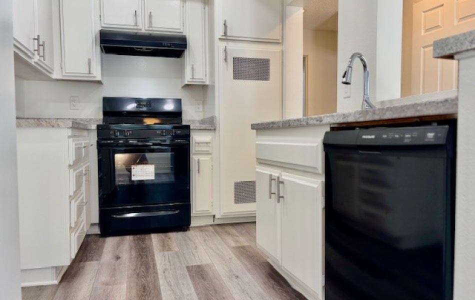 15582 Williams, Tustin, CA 92780, 2 Bedrooms Bedrooms, ,2 BathroomsBathrooms,Townhouse,For Rent,Williams,1035