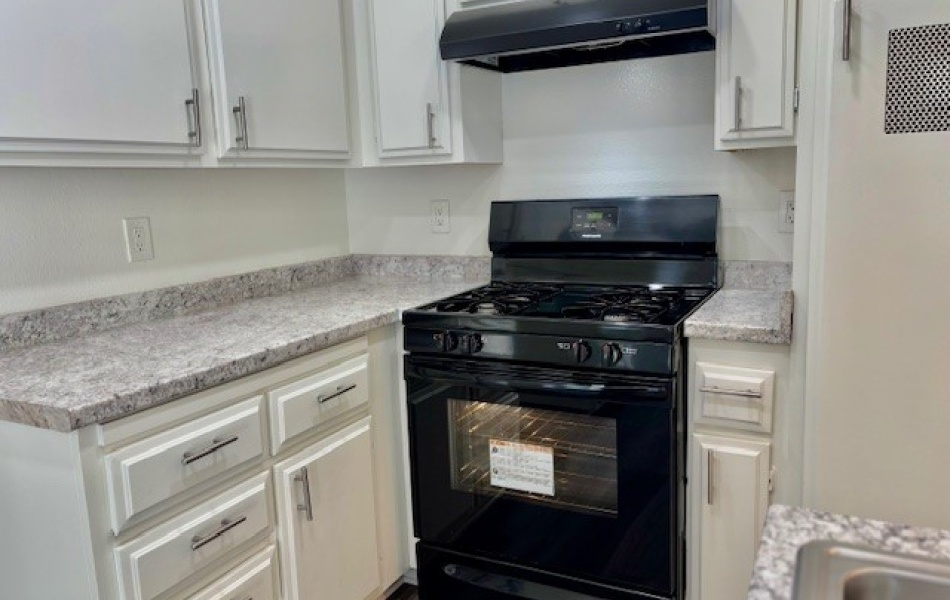 15582 Williams, Tustin, CA 92780, 2 Bedrooms Bedrooms, ,2 BathroomsBathrooms,Townhouse,For Rent,Williams,1035