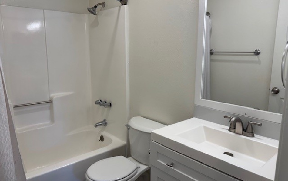 15582 Williams, Tustin, CA 92780, 2 Bedrooms Bedrooms, ,2 BathroomsBathrooms,Townhouse,For Rent,Williams,1035