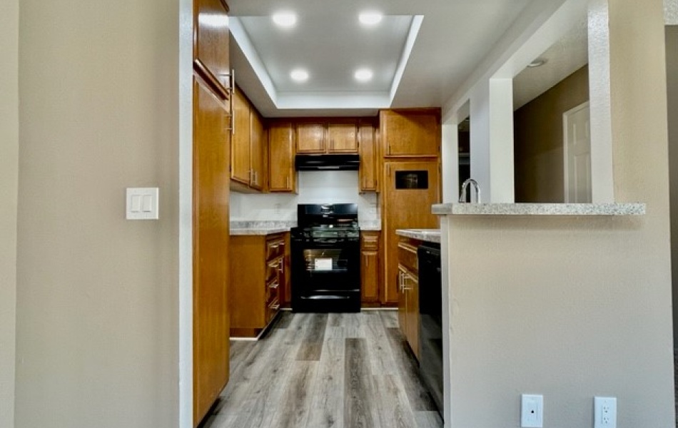 15582 Williams, Tustin, CA 92780, 2 Bedrooms Bedrooms, ,2 BathroomsBathrooms,Townhouse,For Rent,Williams,1035